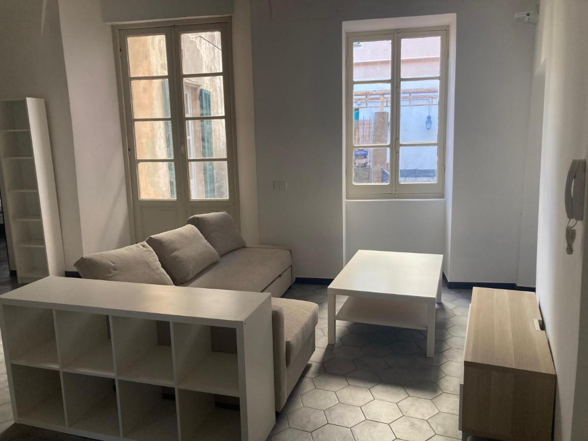 Archivolto Del Teatro Hotel Албенга Екстериор снимка