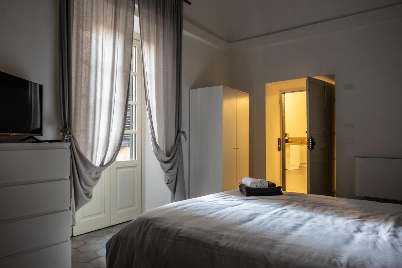 Archivolto Del Teatro Hotel Албенга Екстериор снимка