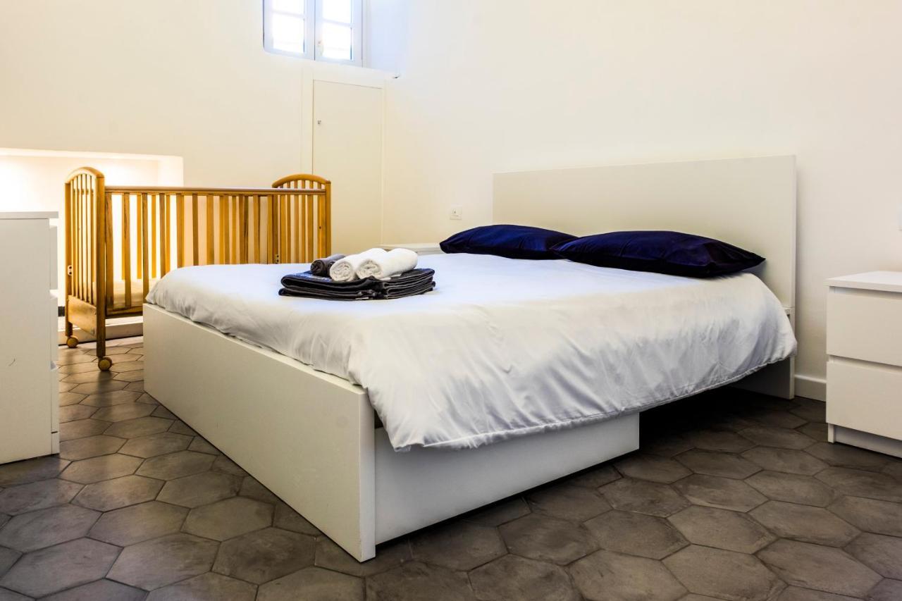 Archivolto Del Teatro Hotel Албенга Екстериор снимка