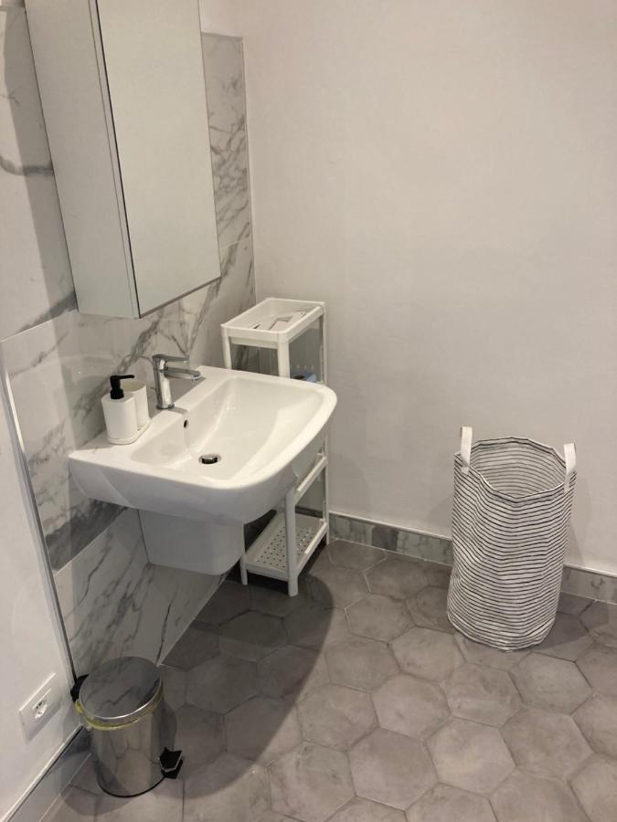 Archivolto Del Teatro Hotel Албенга Екстериор снимка