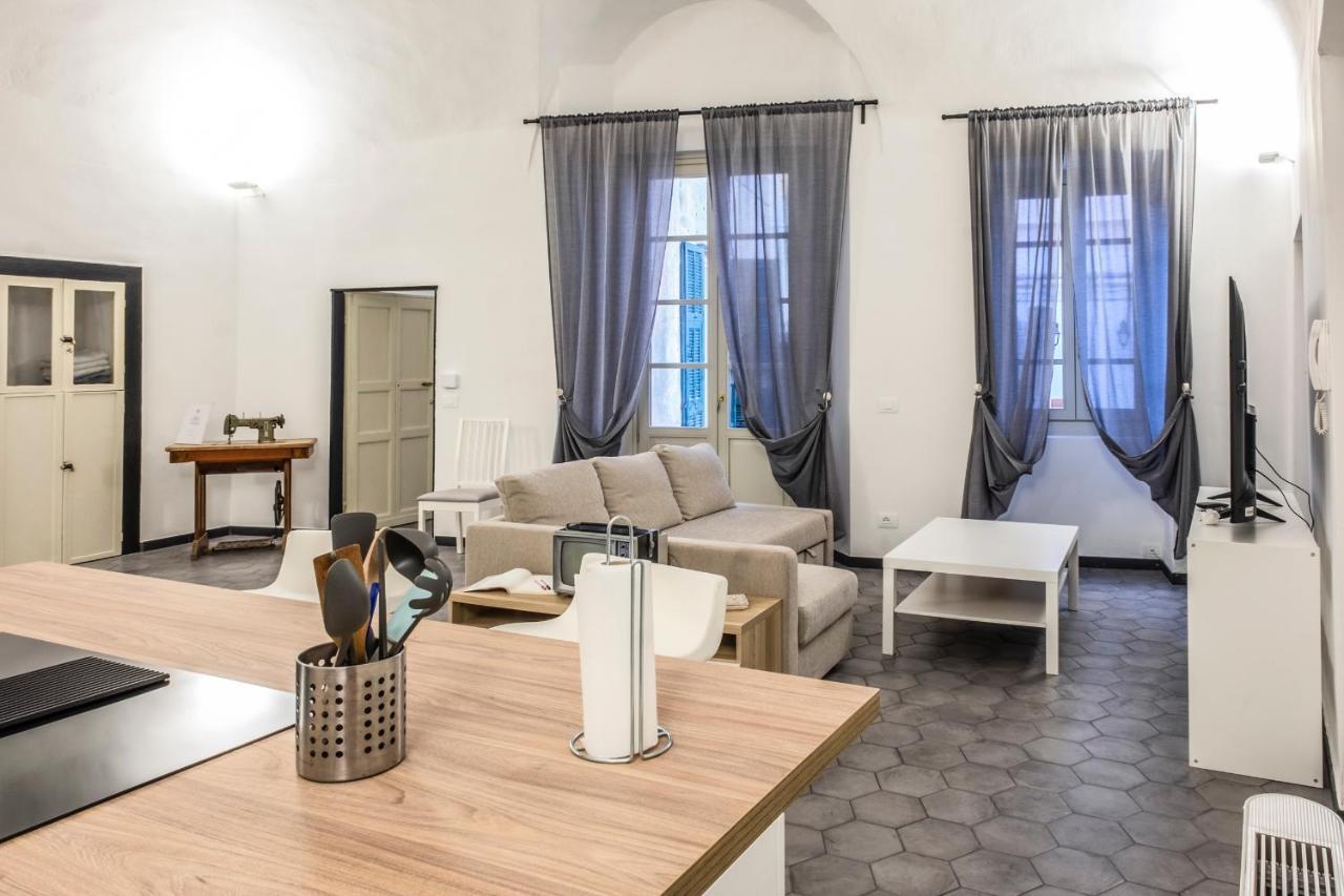 Archivolto Del Teatro Hotel Албенга Екстериор снимка