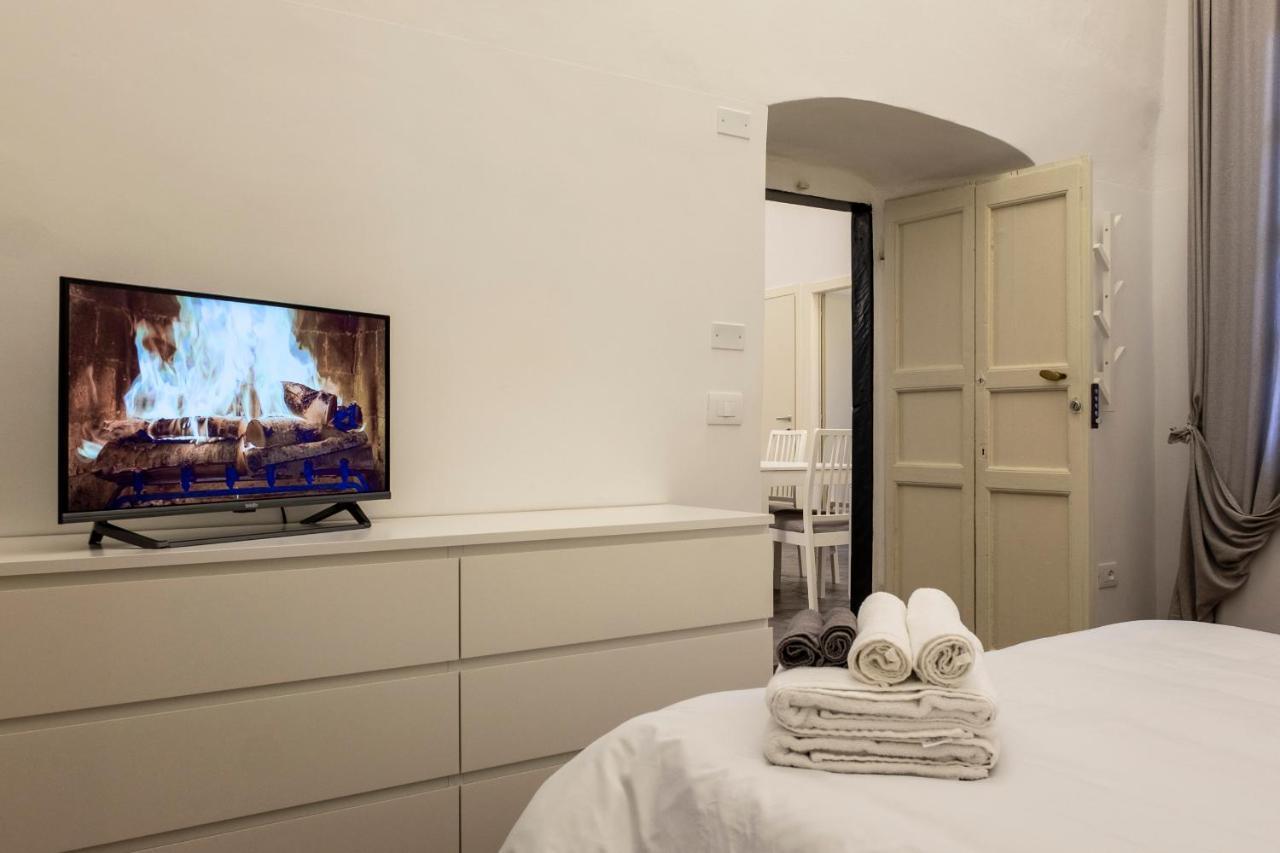 Archivolto Del Teatro Hotel Албенга Екстериор снимка