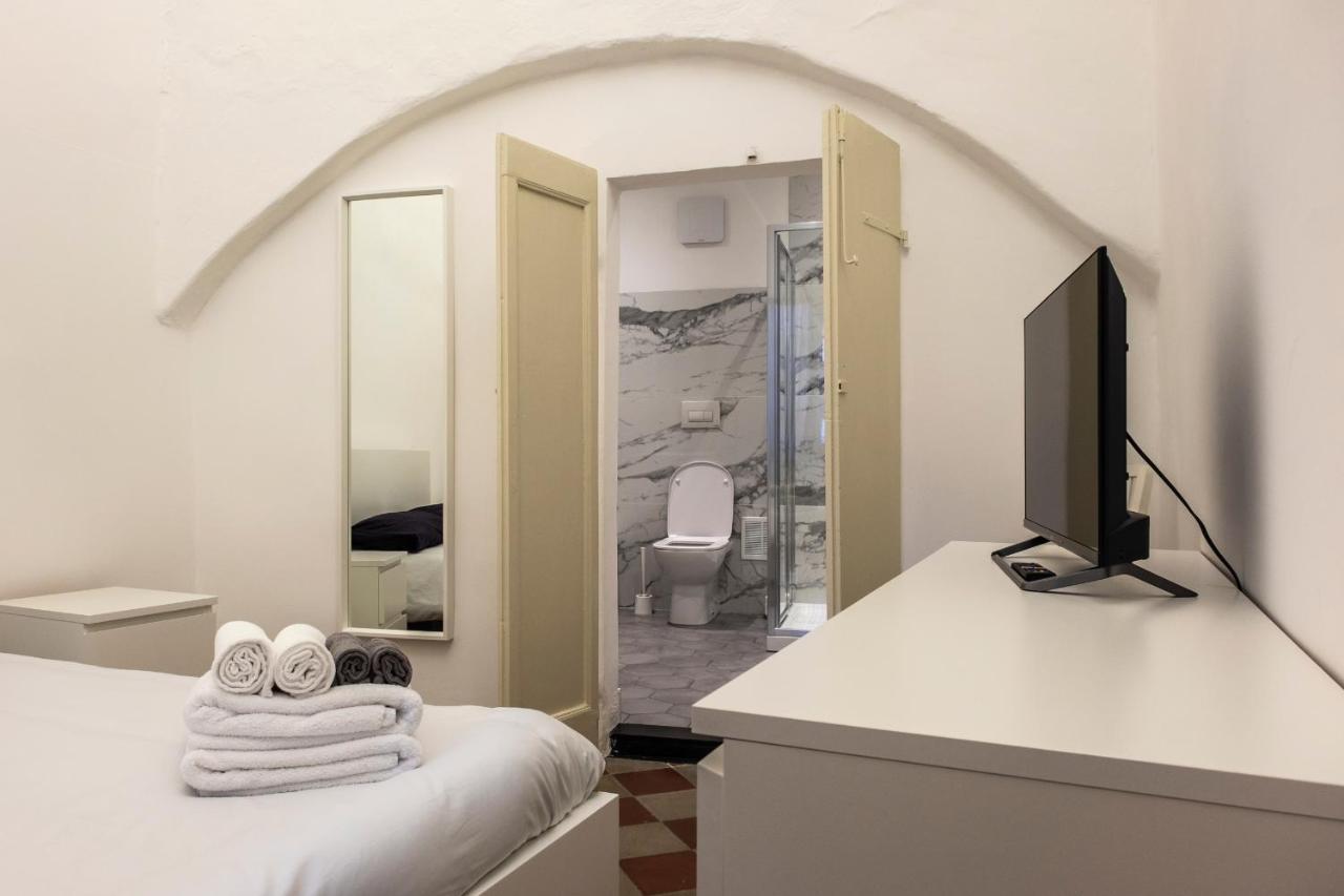 Archivolto Del Teatro Hotel Албенга Екстериор снимка