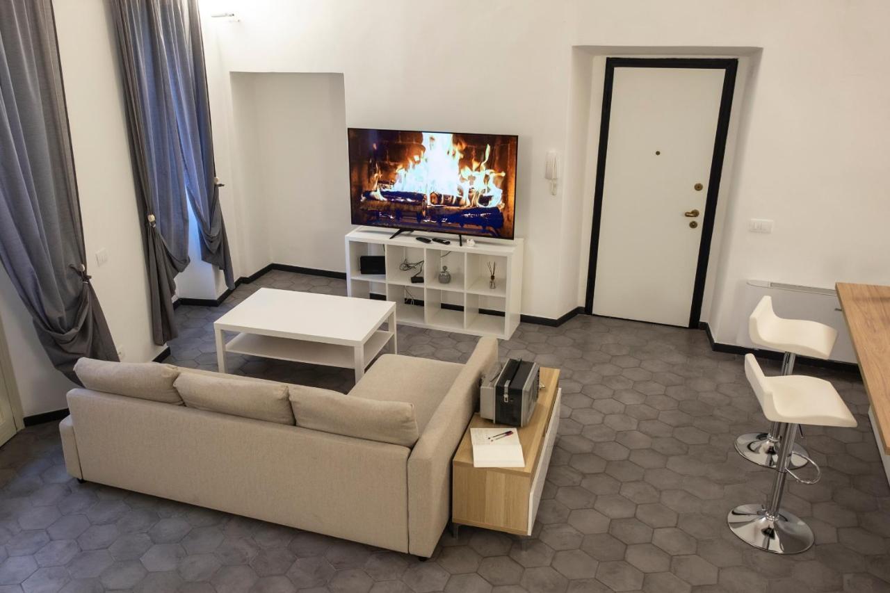 Archivolto Del Teatro Hotel Албенга Екстериор снимка