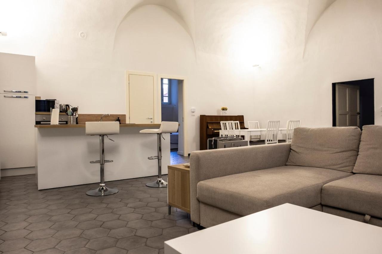 Archivolto Del Teatro Hotel Албенга Екстериор снимка