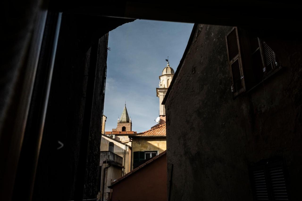 Archivolto Del Teatro Hotel Албенга Екстериор снимка