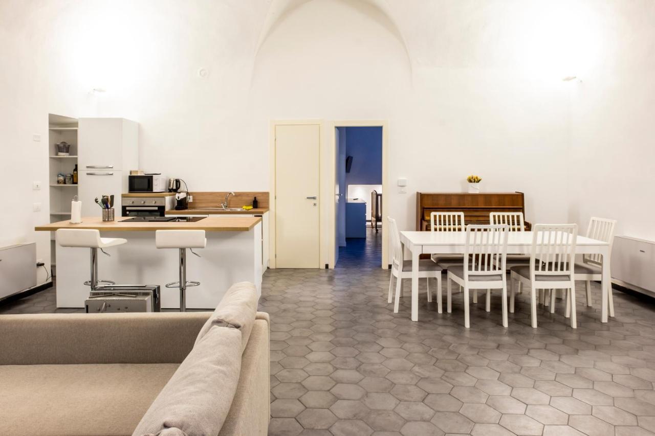 Archivolto Del Teatro Hotel Албенга Екстериор снимка