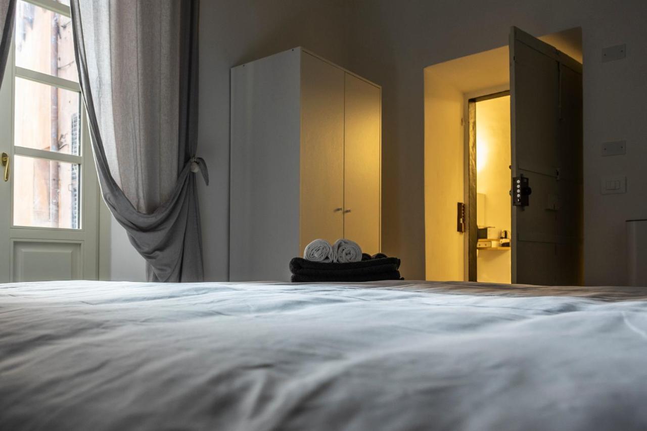Archivolto Del Teatro Hotel Албенга Екстериор снимка